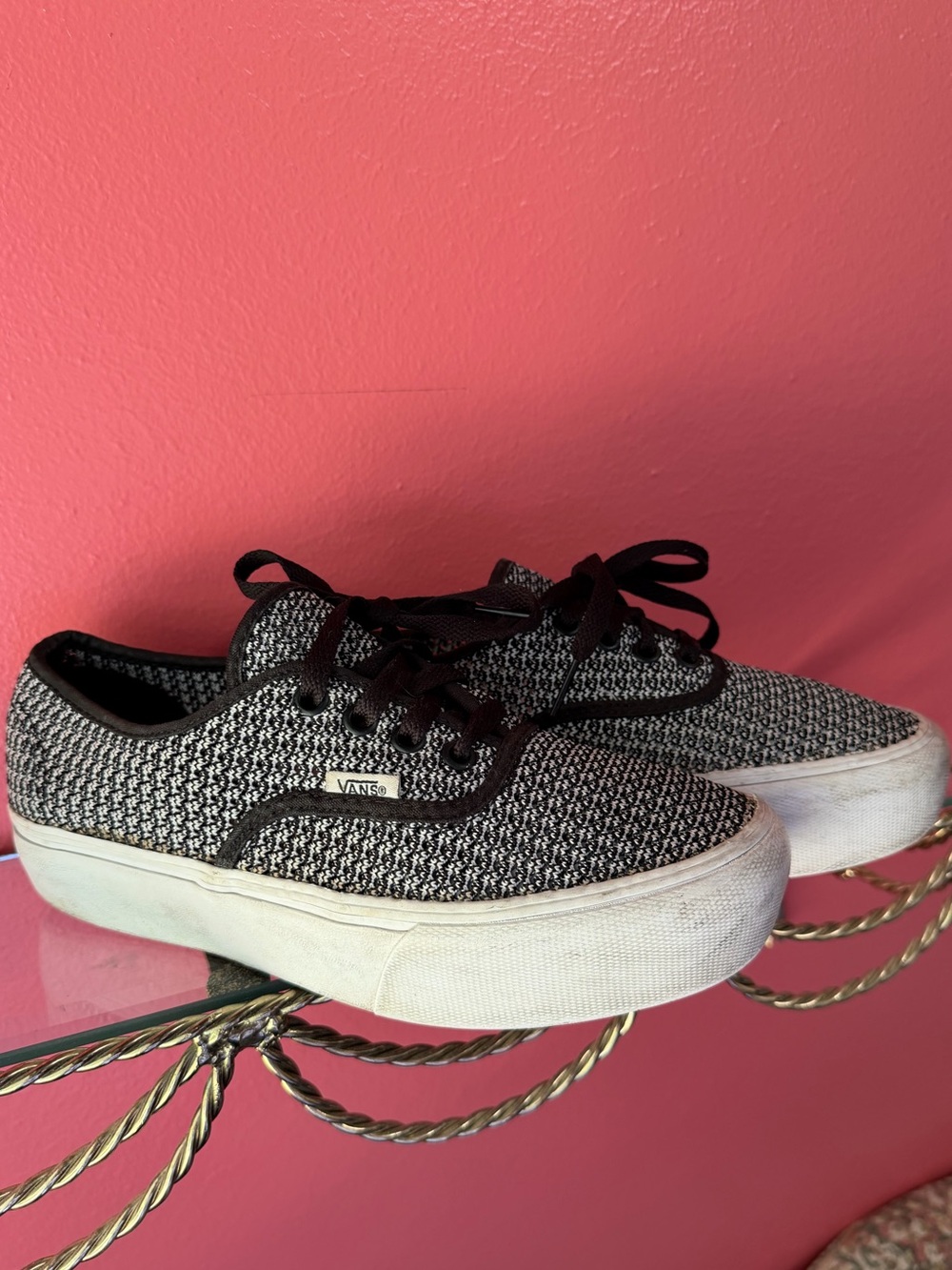 Vans Women’s Black and White Knit Low-Top Sneakers women’s size 7.5 men’s size 6